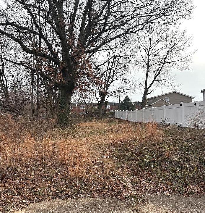 1st image of 2850 E Tyler Ave