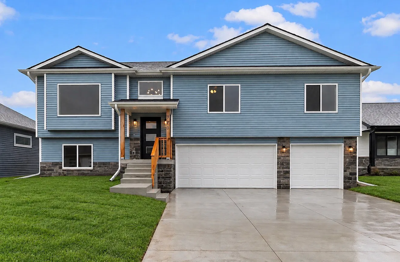 4 bed, 2364 sqft, $3,700 — Photo 1