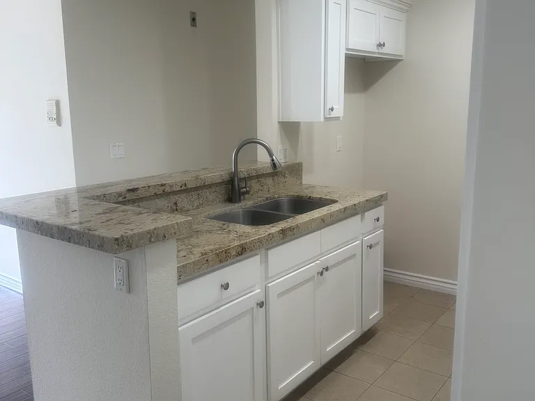 1357 Armadale Ave #1 — Photo 3