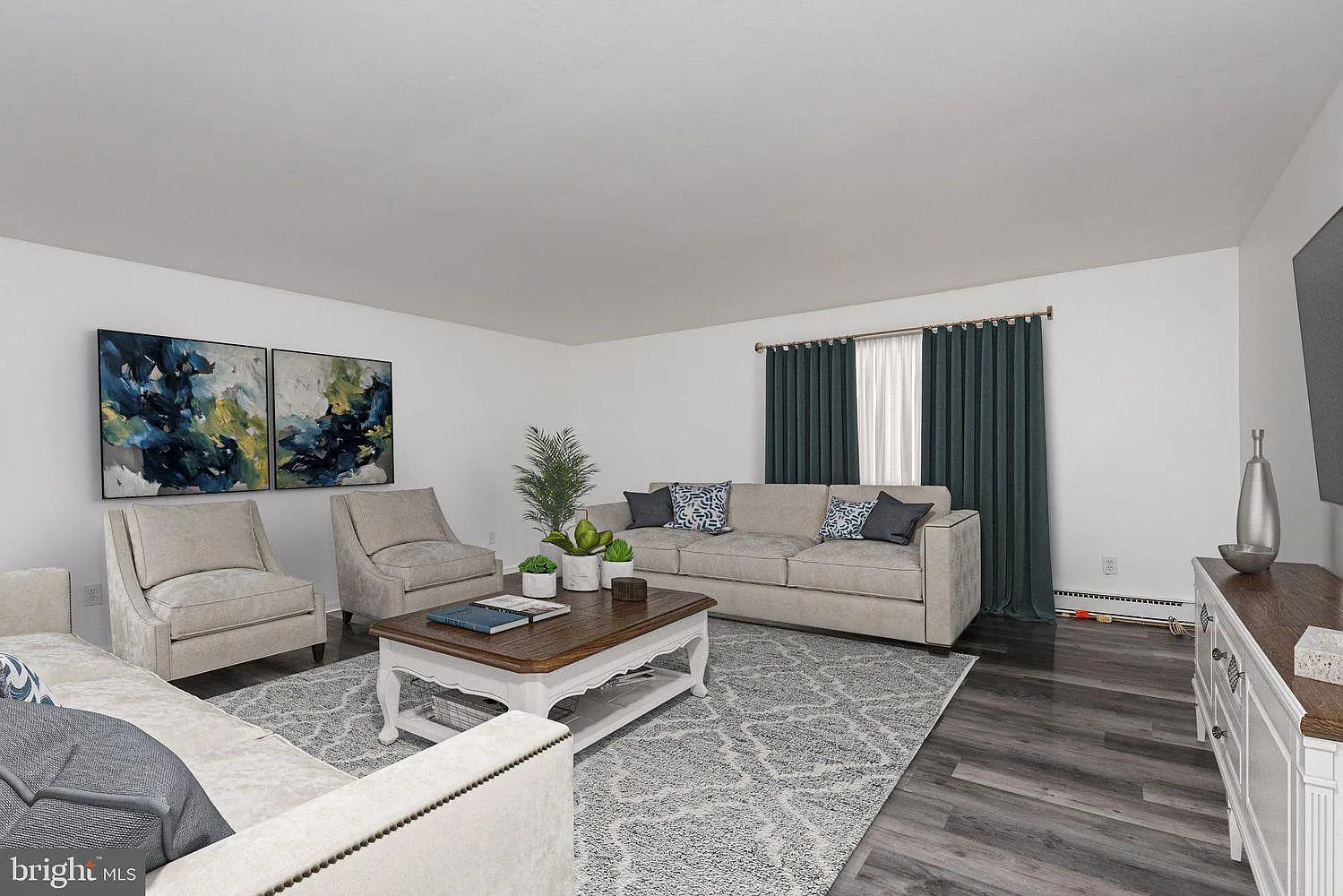 2 bed, 800 sqft, $1,600 — Photo 1