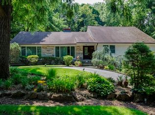 145 Talley Rd S, Roslyn, NY 11576