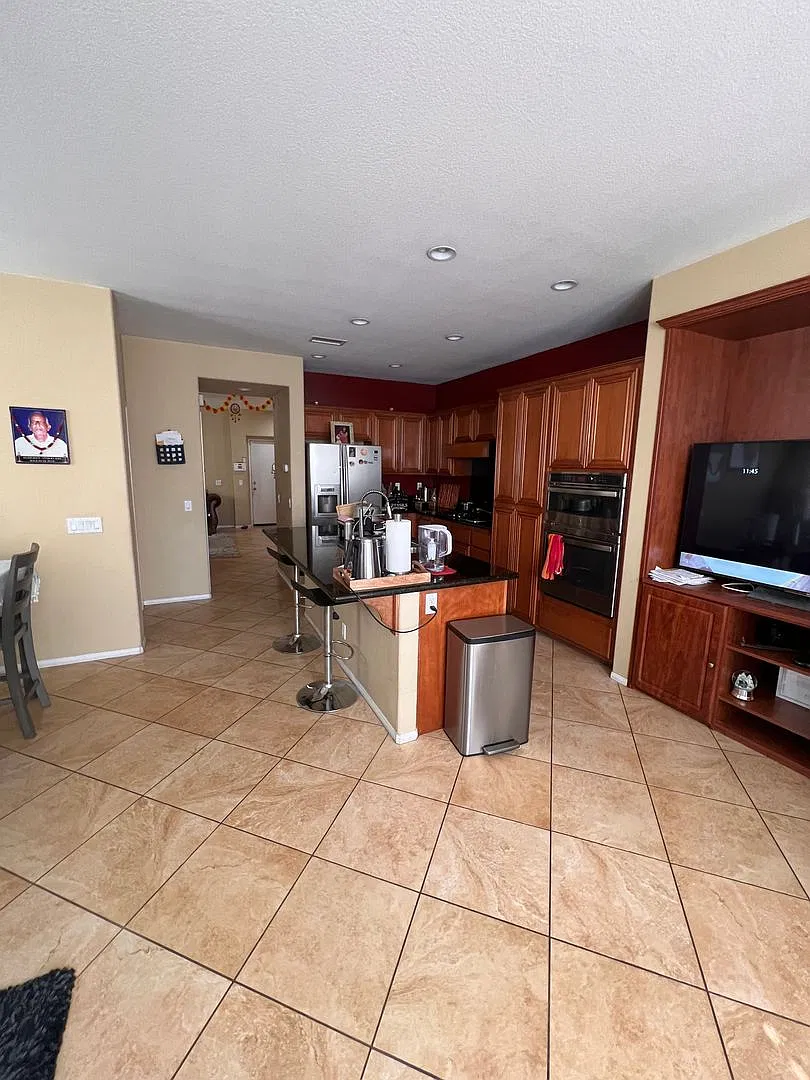 258 W Pebble Creek Ln, Orange, CA 92865 — Photo 3