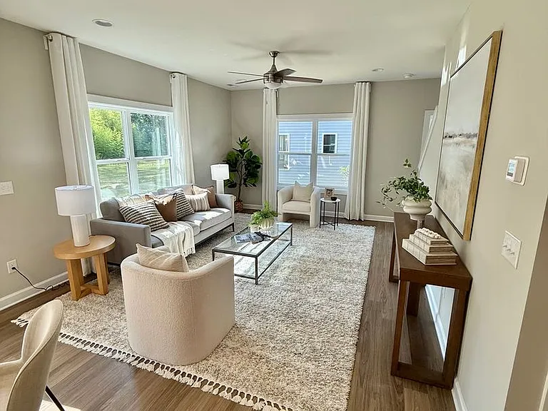 8041 Joy Crossing Ln — Photo 3