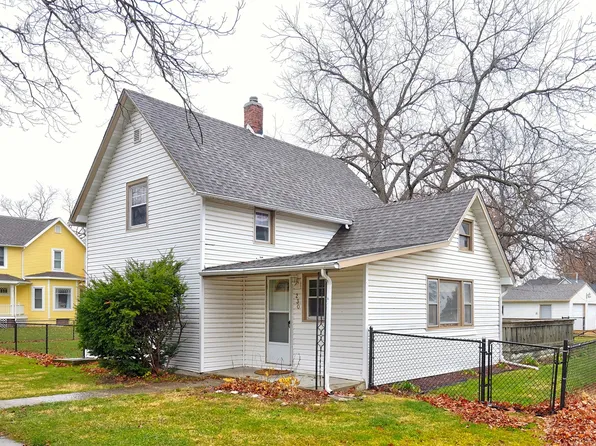 230 NE Maple Ave, Earlham, IA 50072