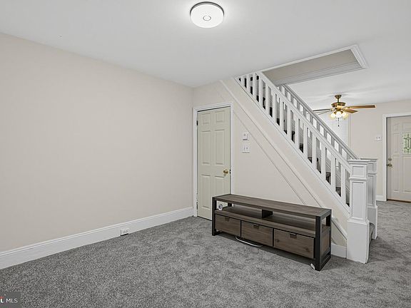 3rd image of 2755 Helen St