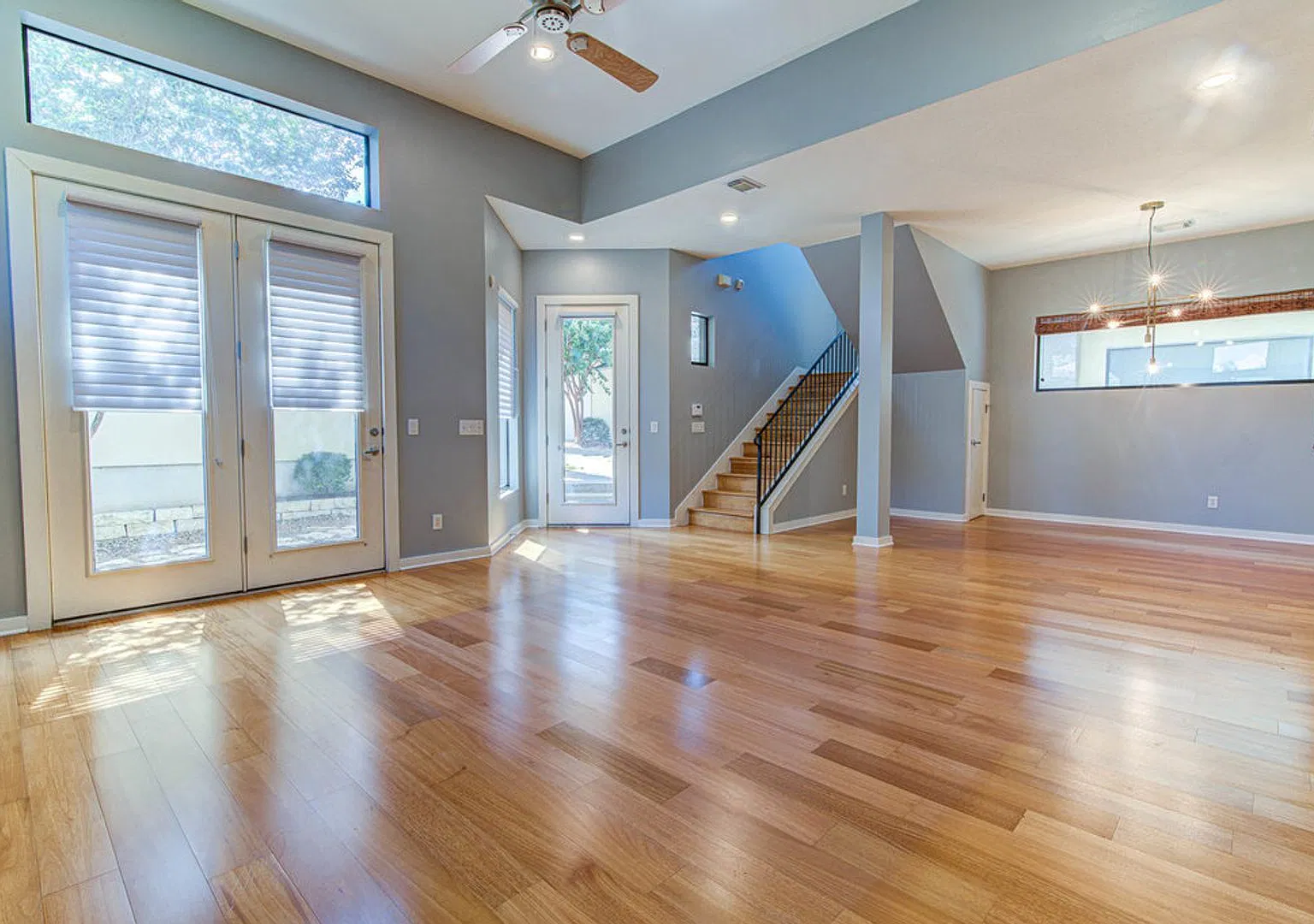 Modern 3 Beds and 3 Baths Townhouse in Pemberton Heights! — Photo 4