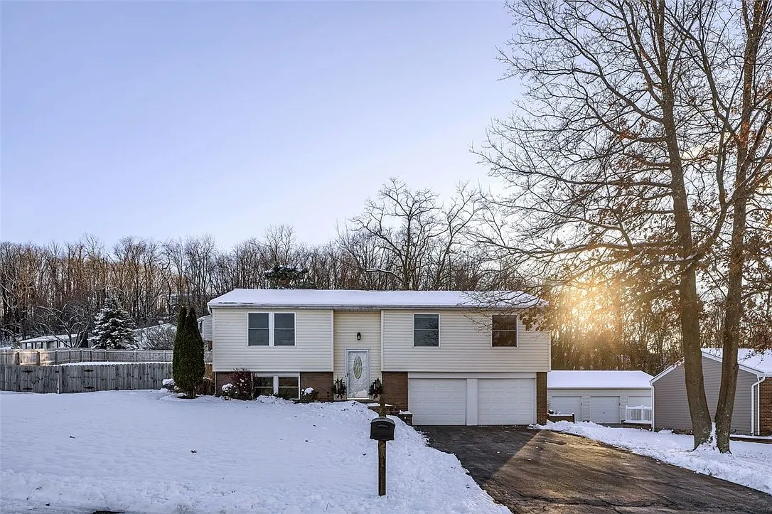 150 Willow Dr photo 1