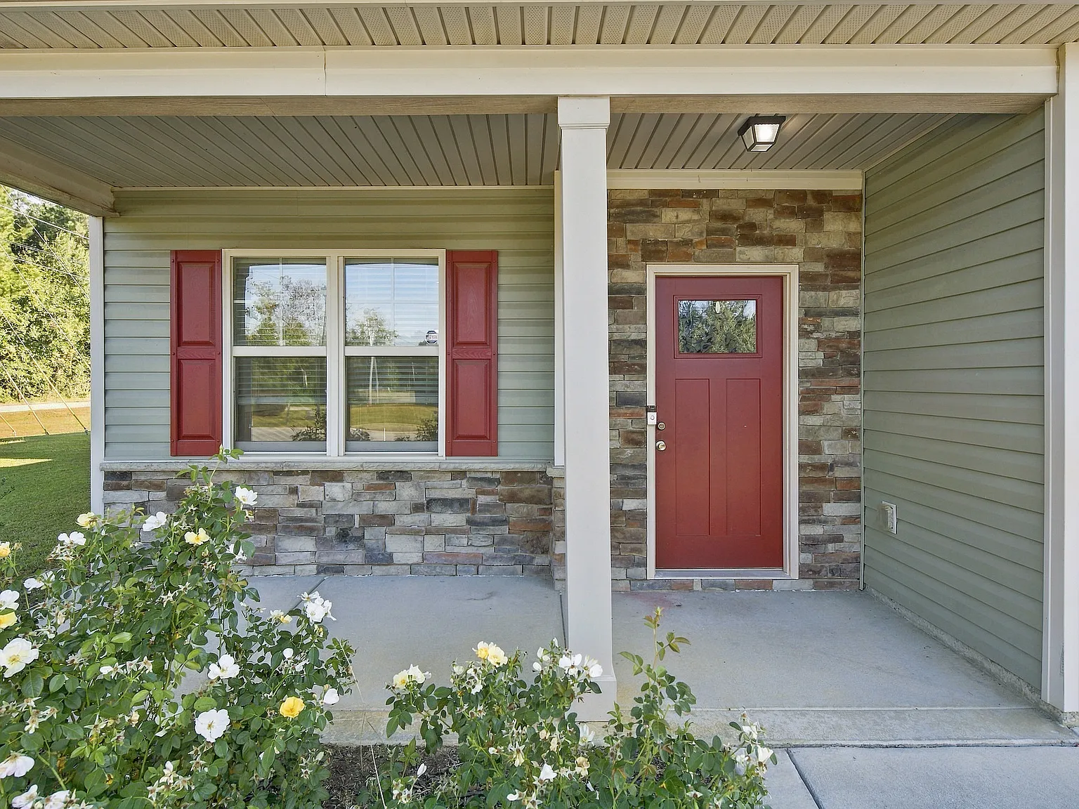 4 bed, 2.5 bath, 1821 sqft, $2,000 — Photo 4