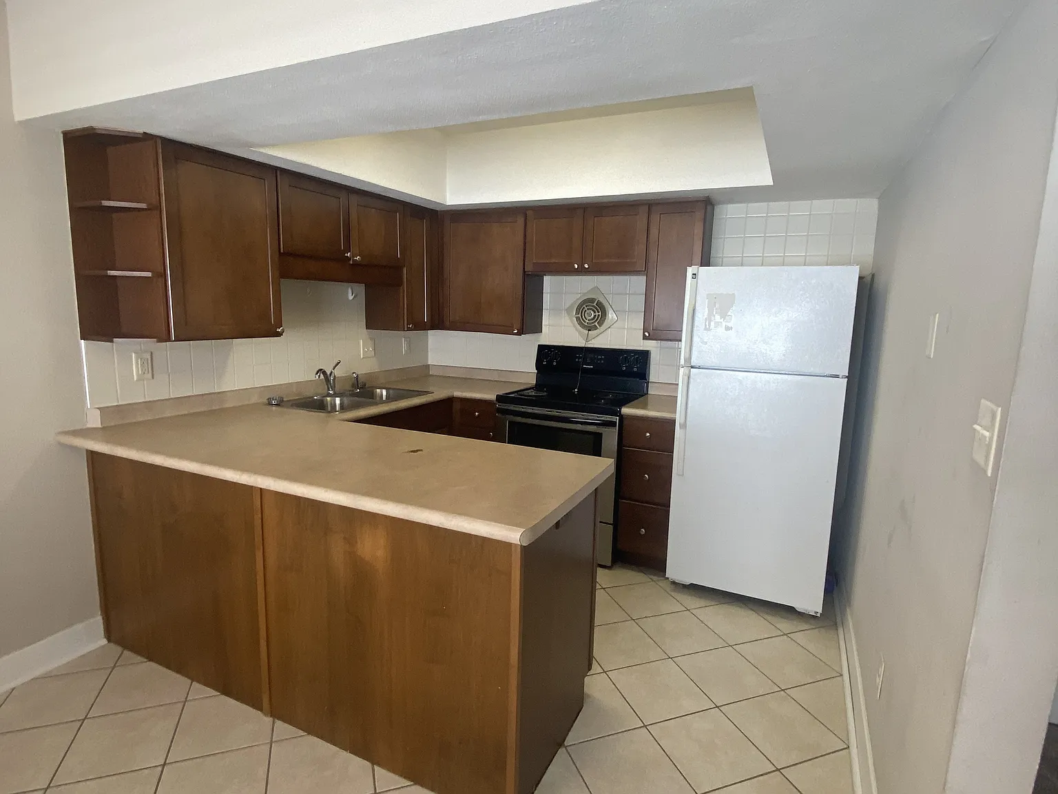 614 Ansborough Avenue - 4 — Photo 2