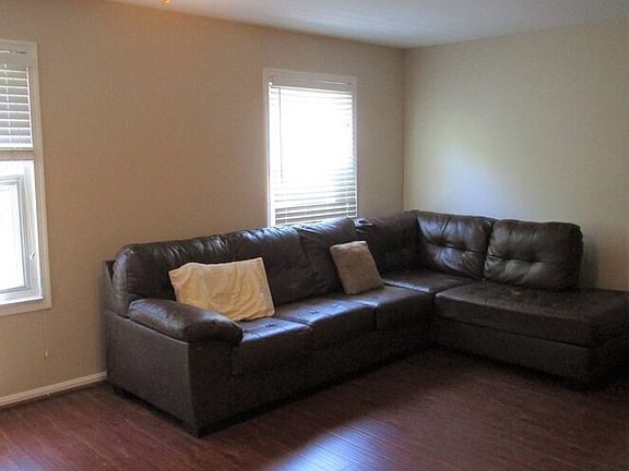 3rd image of 710 Oxford Square Dr
