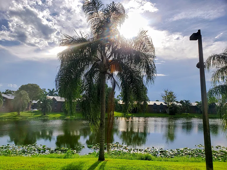 Lake View Villas — Photo 32