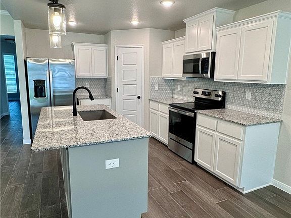 3rd image of 6007 Aquilla Dr