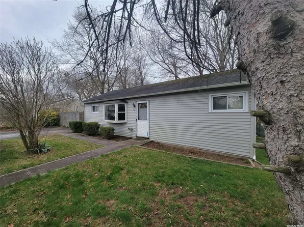 50 Tamarack Street, Central Islip, NY 11722