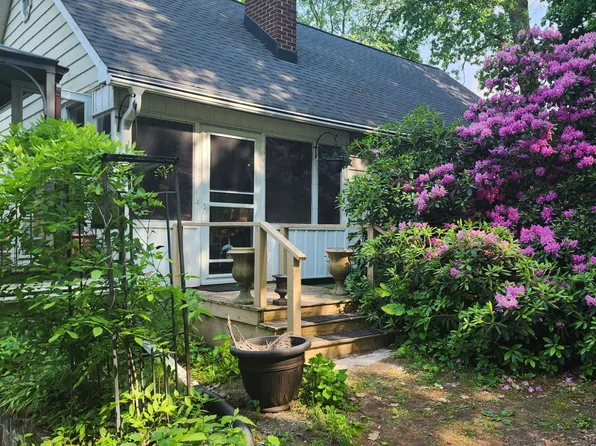 970 Miller Rd, Plainwell, MI 49080