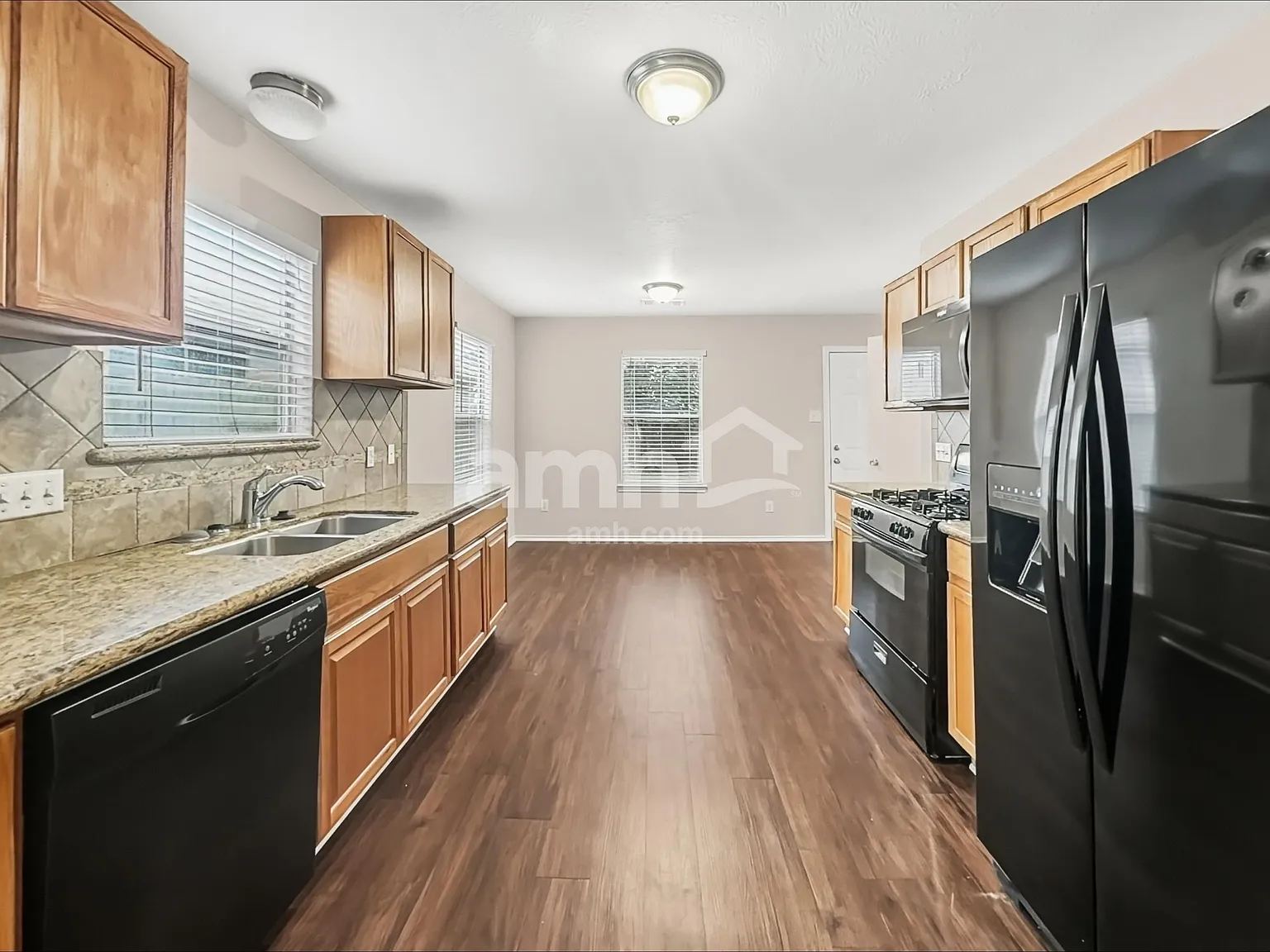 3 bed, 2.5 bath, 1703 sqft, $2,060 — Photo 4