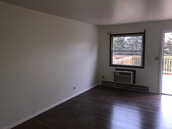 5th image of 1725 N Farnsworth Ave