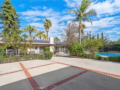 24316 Burbank Blvd, Woodland Hills, CA, 91367