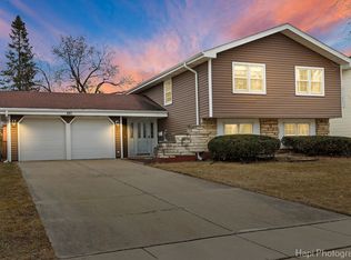 880 Rosedale Ln, Hoffman Estates, IL 60169