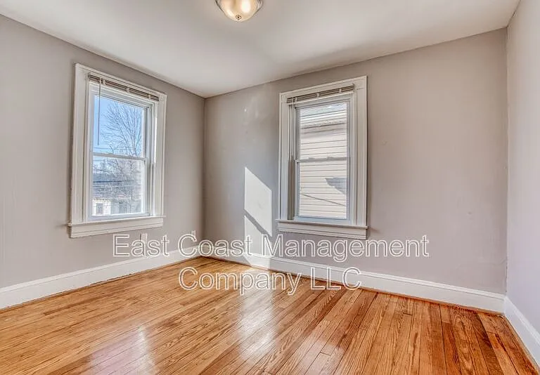 214 Center St — Photo 31