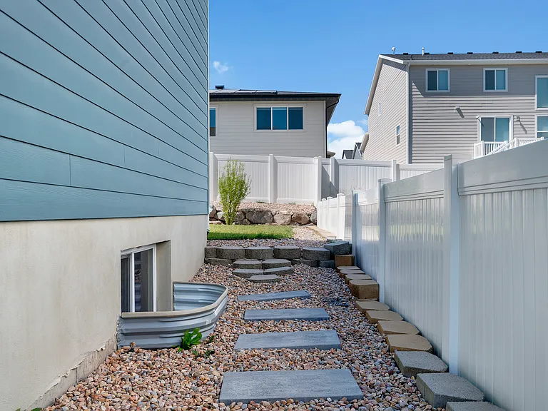 972 W Lucky Clover Dr — Photo 35