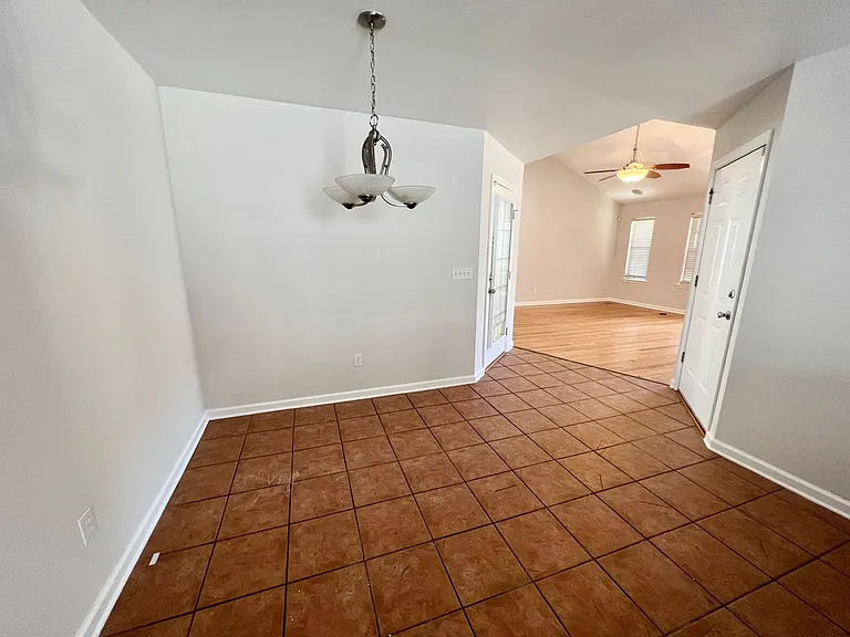4556 Deslin Dr — Photo 5
