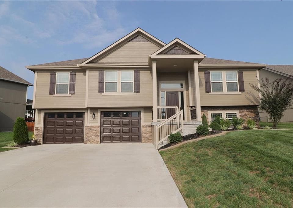 1st image of 2225 NE Overland Dr