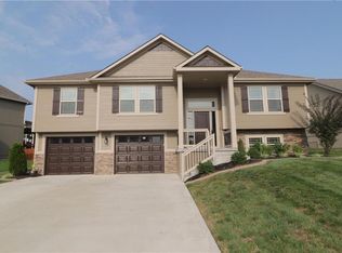 2225 NE Overland Dr, Blue Springs, MO 64029