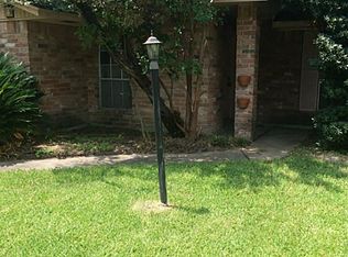 7134 Log View Dr, Houston, TX 77040