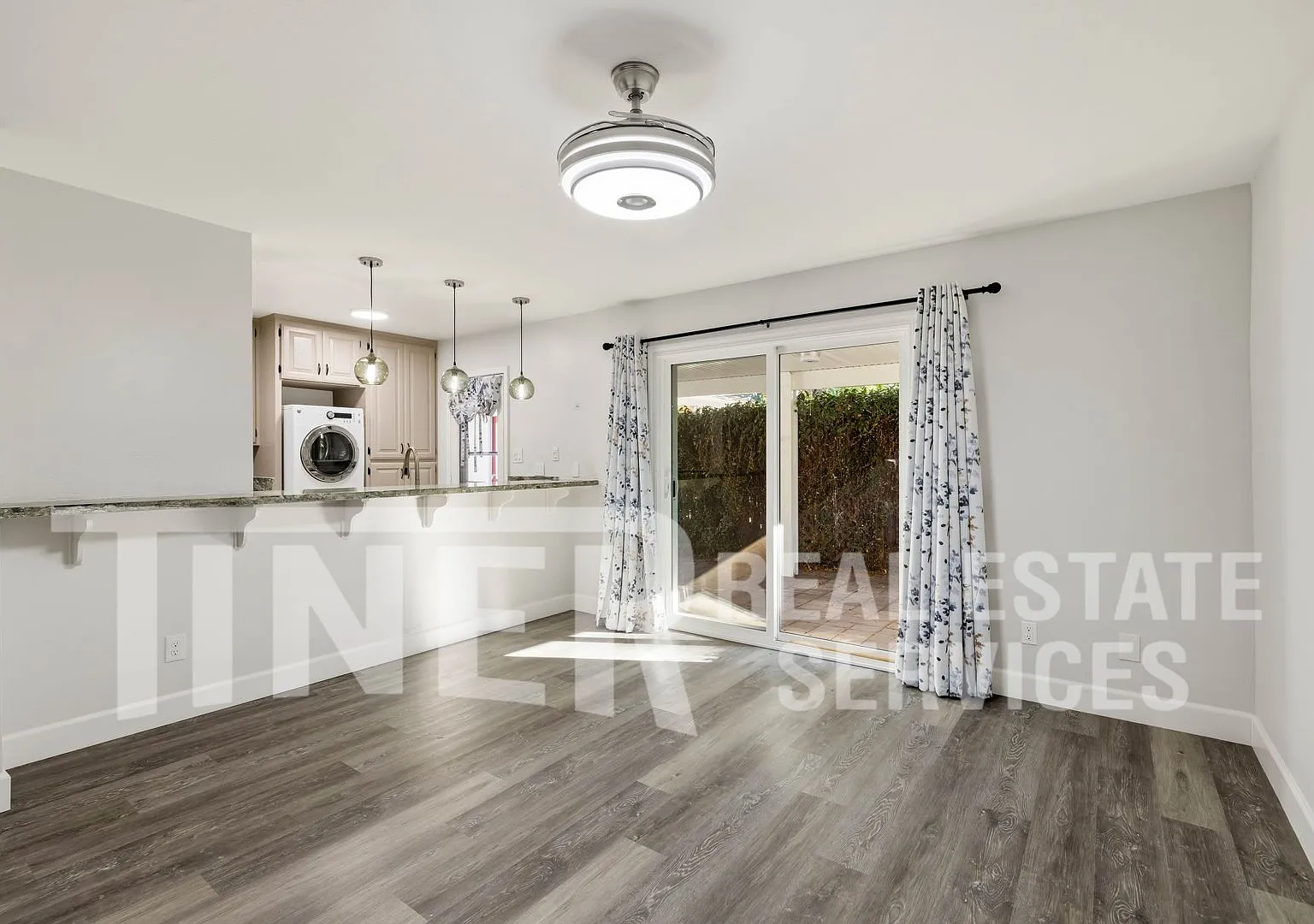6601 Kristen Ct - Tier 2 - Stylish Updated Citrus Heights Home — Photo 4