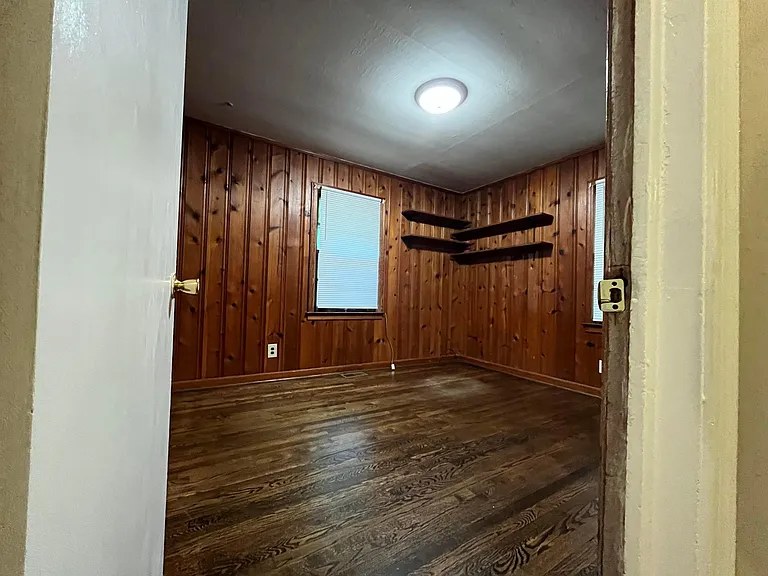 128 Baker St — Photo 17