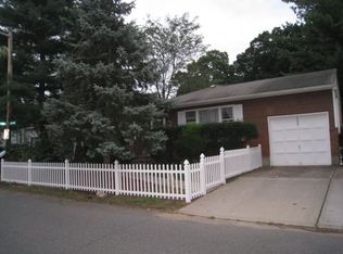 1990 City Ave, Merrick, NY 11566