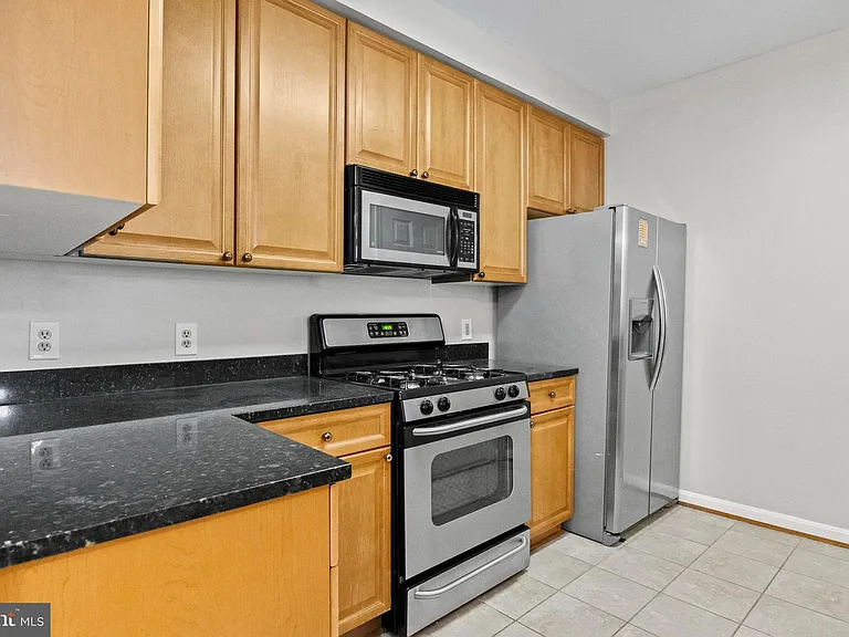 801 S Greenbrier St #215 — Photo 5