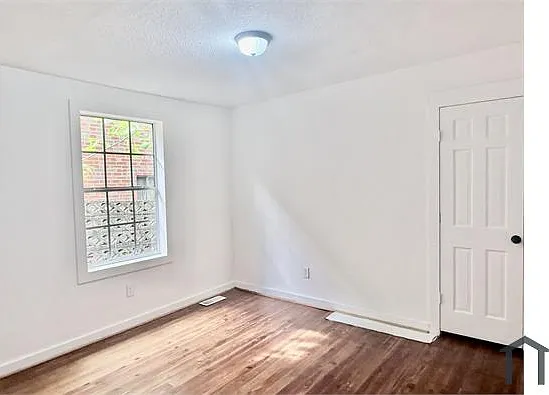 4 bed, 1233 sqft, $1,399 — Photo 2