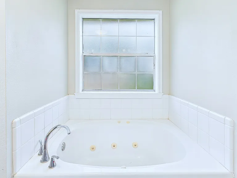 1014 Redbud Ave — Photo 17