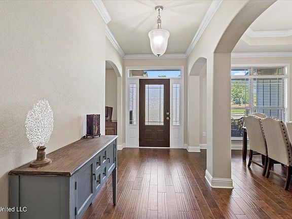5th image of 7470 Woodlawn Ct