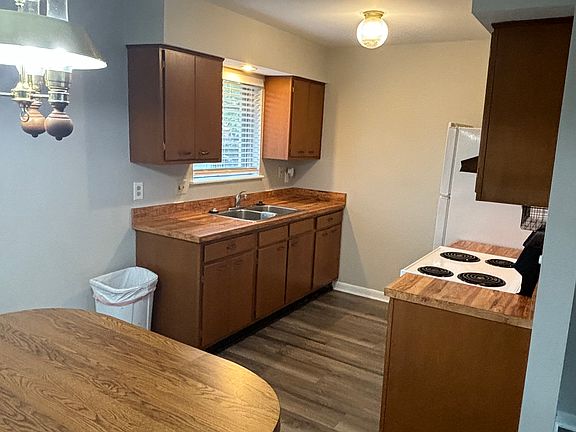 4th image of 2607-2609 Margybeth Ave