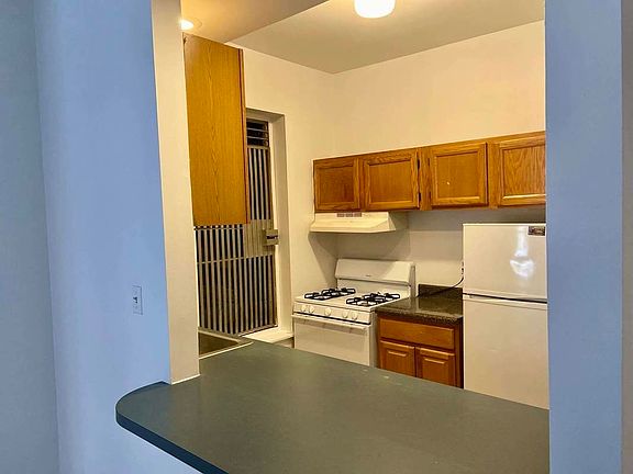 3rd image of 122 Orchard St #5AA