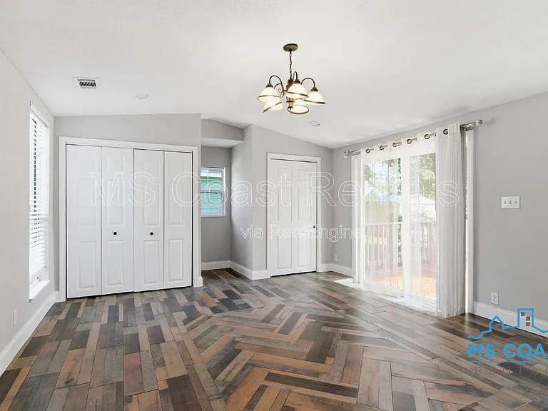 4319 Lewis St — Photo 10
