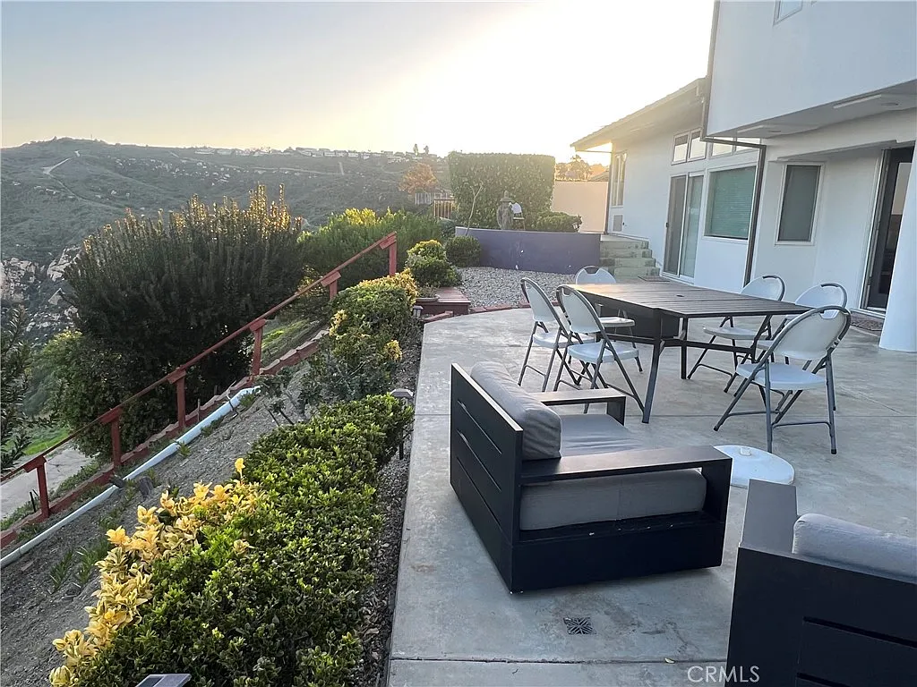 4 bed, 2400 sqft, $11,500 — Photo 4