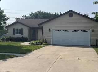 605 Davis St, Elkhorn, WI 53121