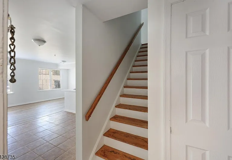 566 Pennsylvania Ave #E2 — Photo 8