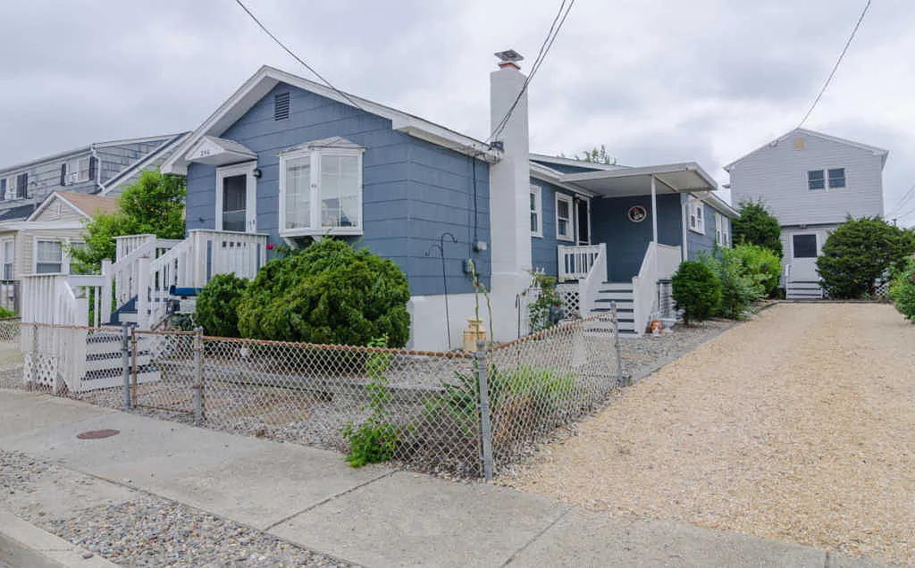 250 Sherman Ave photo 1