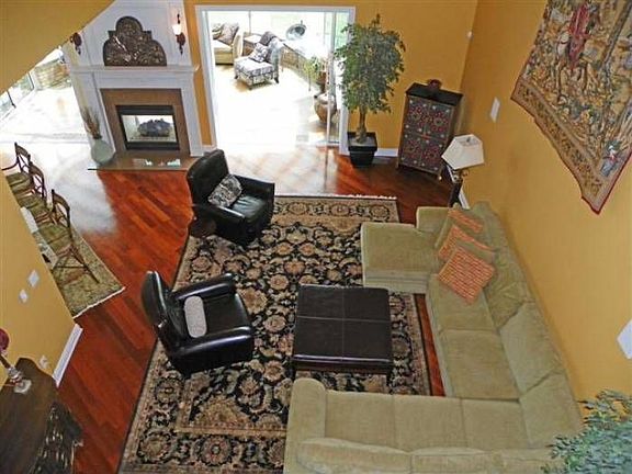 3rd image of 6634 Traquair Pl