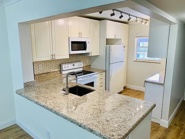 1st image of 2825 SW 22nd Ave #2070