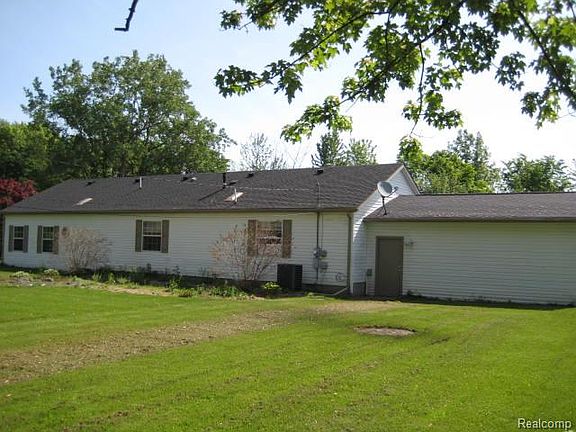 4th image of 8795 Hazelwood Dr