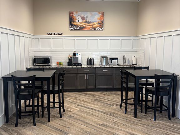 24/7 coffee/tea/ice water available