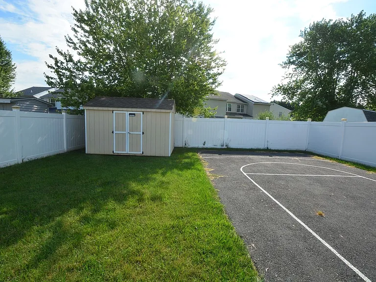 107 Redden Ln — Photo 15