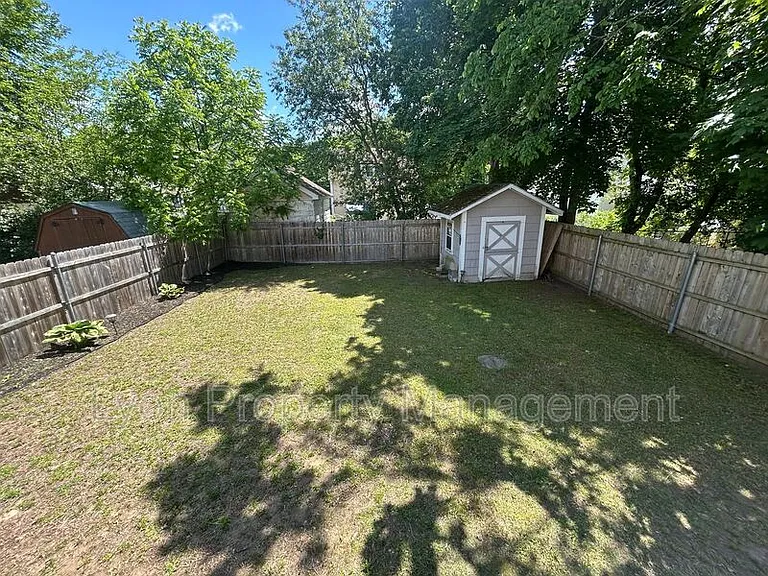 136 Aborn Ave — Photo 16