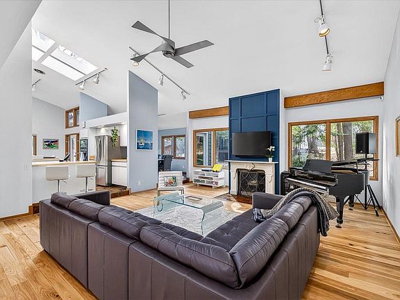 4th image of 3009 Post Road