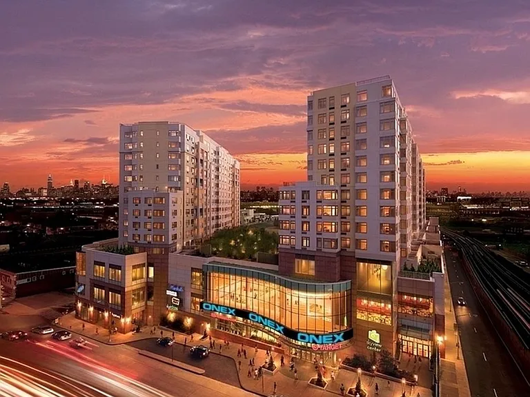 40-22 College Point Blvd #Penthouse 1P — Photo 1